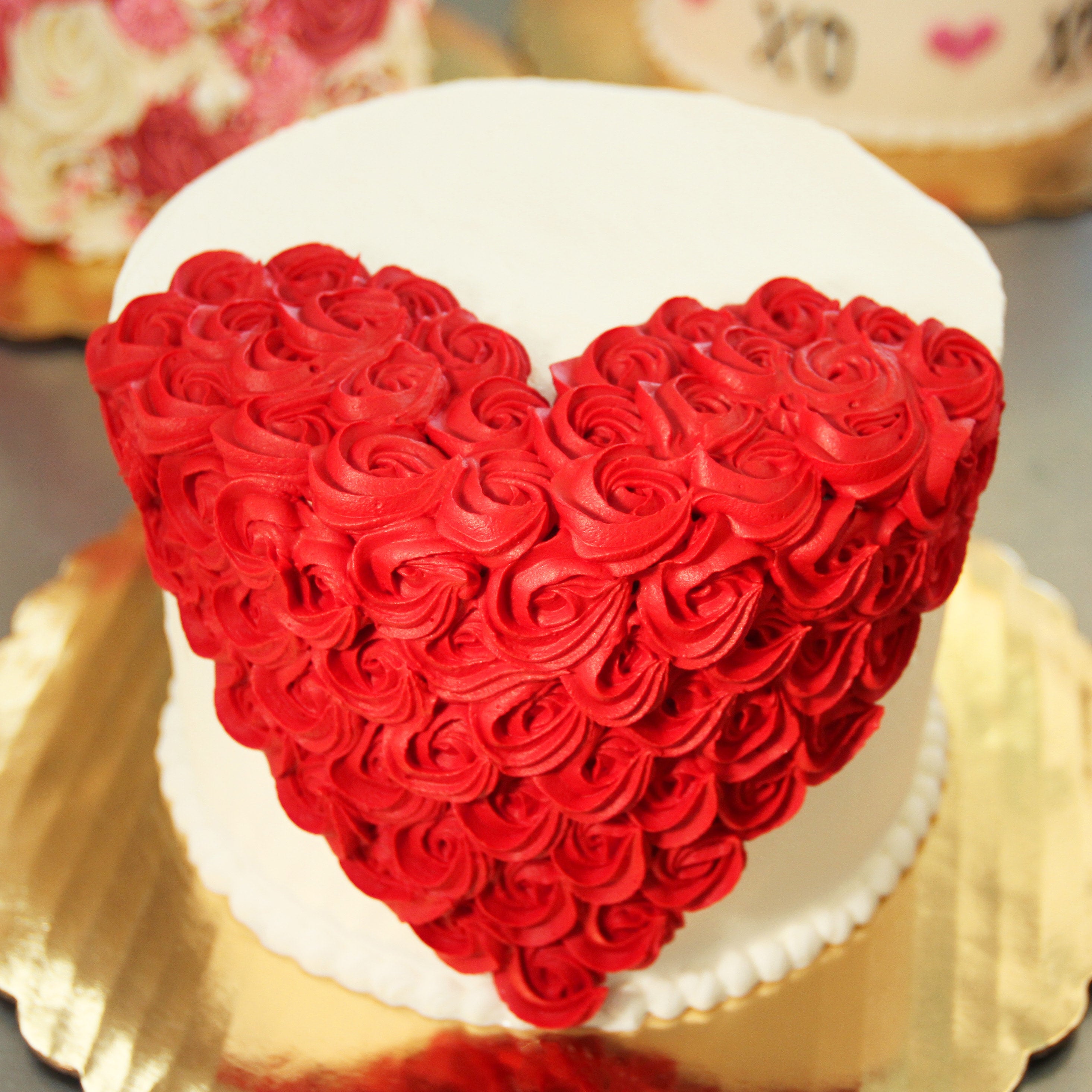 Send Roses On Heart Shaped Cake Gifts To hyderabad