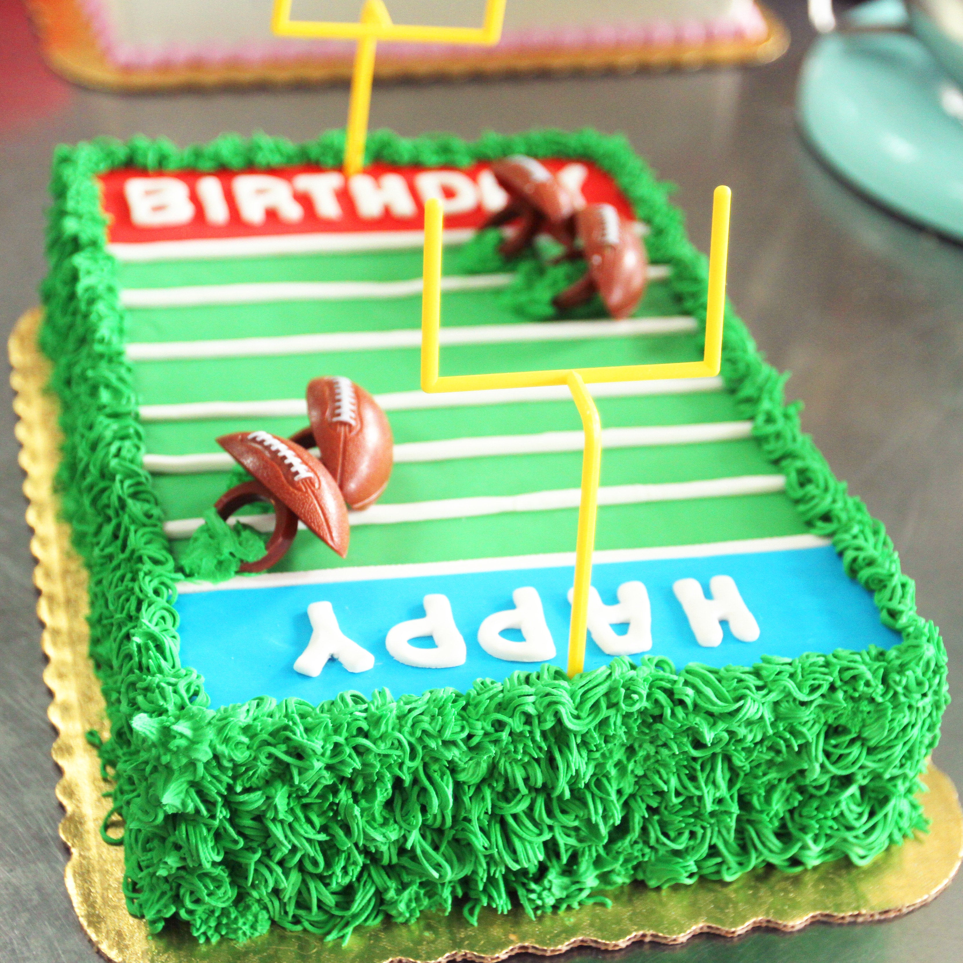 Tennessee Titans Football And Field Cake - CakeCentral.com